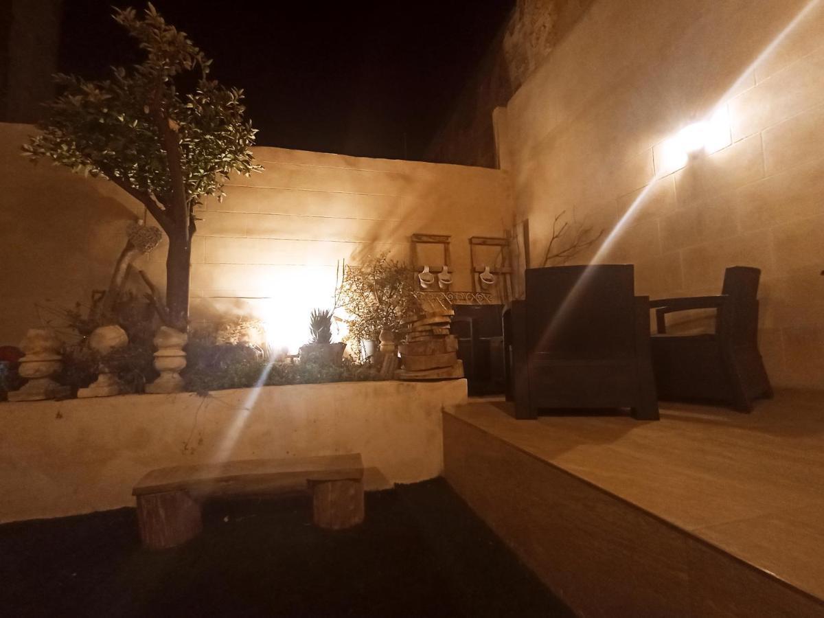 Bed and Breakfast Dhara House Malta Paola Exterior foto