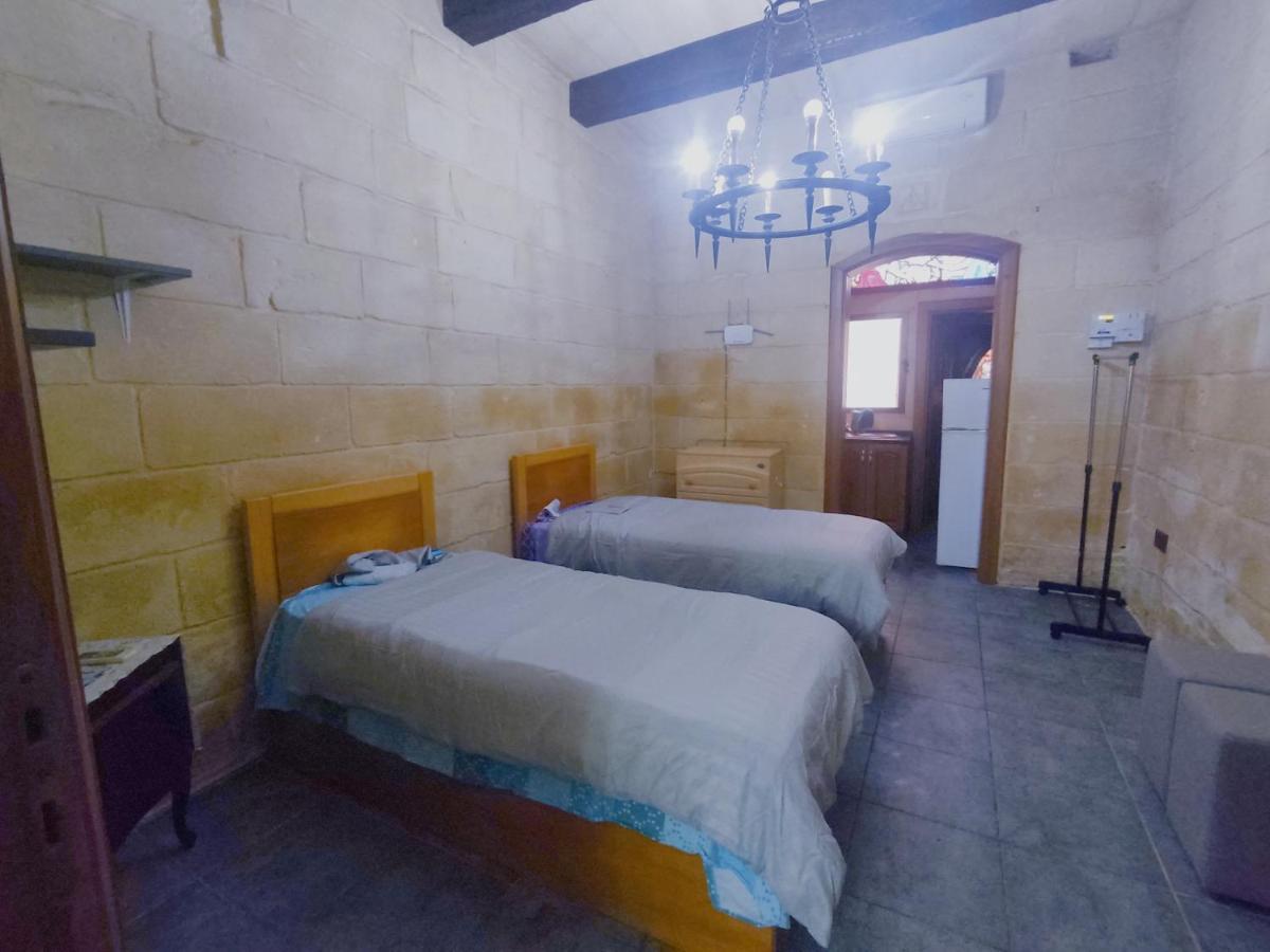 Bed and Breakfast Dhara House Malta Paola Exterior foto